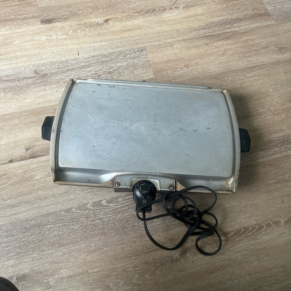 Gilbert Electric Griddle in Silver